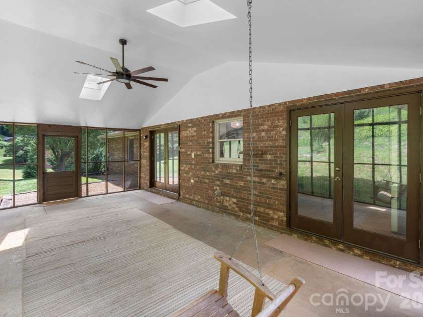 44 Green Drive, Waynesville, NC 28785.  MLS# CAR4401809, YatesRealty ID 39368. 