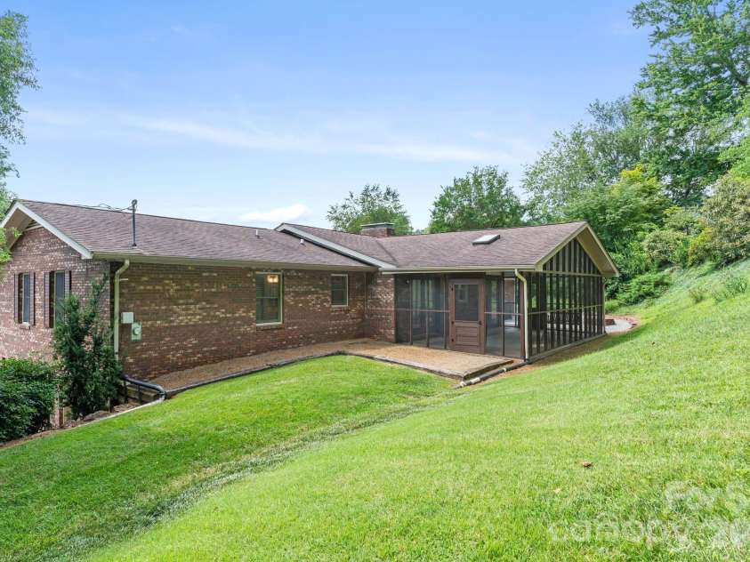 44 Green Drive, Waynesville, NC 28785.  MLS# CAR4401809, YatesRealty ID 39368. 