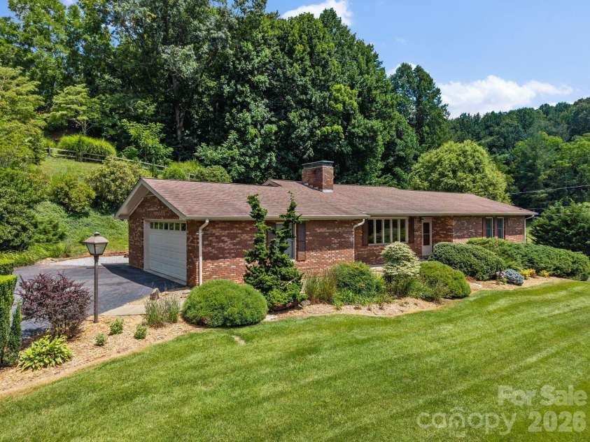44 Green Drive, Waynesville, NC 28785.  MLS# CAR4401809, YatesRealty ID 39368. 