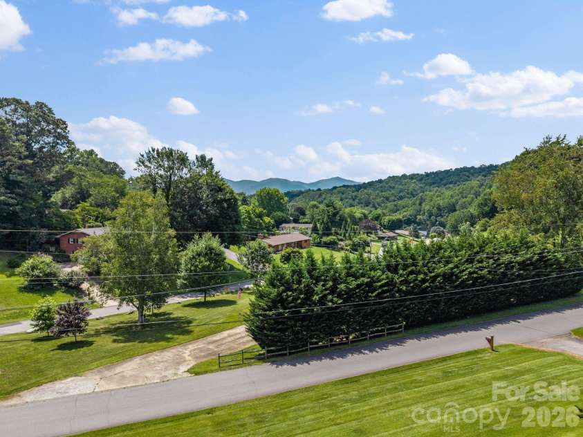44 Green Drive, Waynesville, NC 28785.  MLS# CAR4401809, YatesRealty ID 39368. 