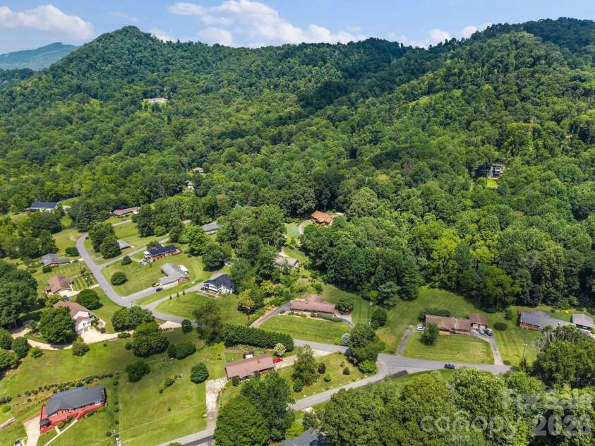 44 Green Drive, Waynesville, NC 28785.  MLS# CAR4401809, YatesRealty ID 39368. 