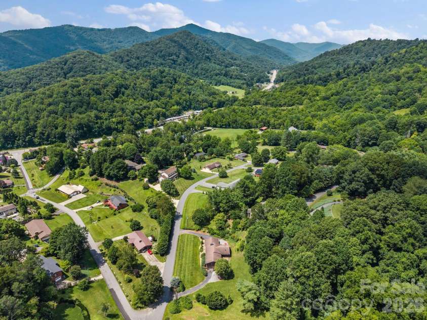 44 Green Drive, Waynesville, NC 28785.  MLS# CAR4401809, YatesRealty ID 39368. 