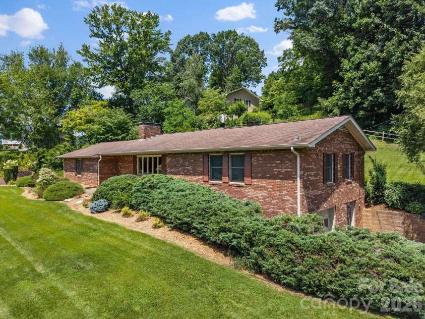 44 Green Drive, Waynesville, NC 28785.  MLS# CAR4401809, YatesRealty ID 39368. 
