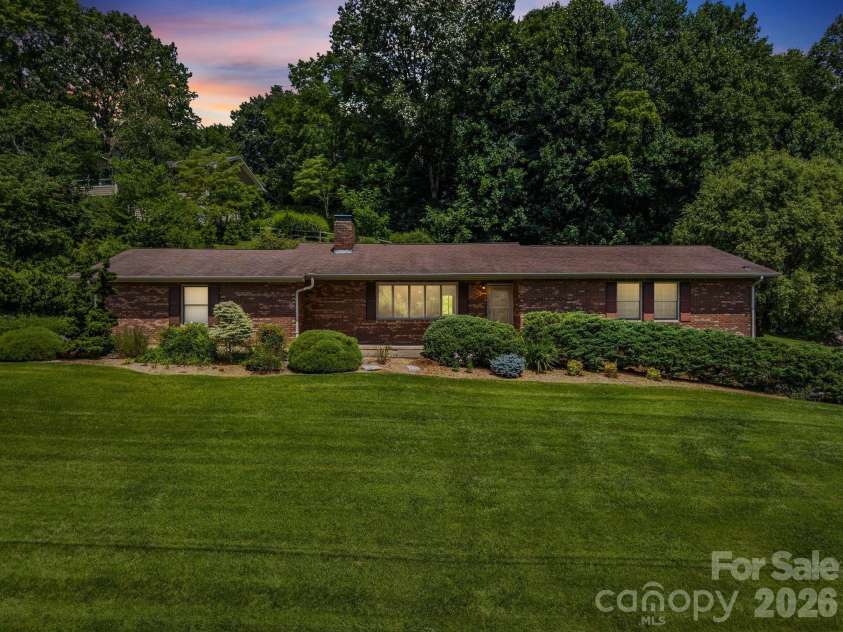 44 Green Drive, Waynesville, NC 28785.  MLS# CAR4401809, YatesRealty ID 39368. 