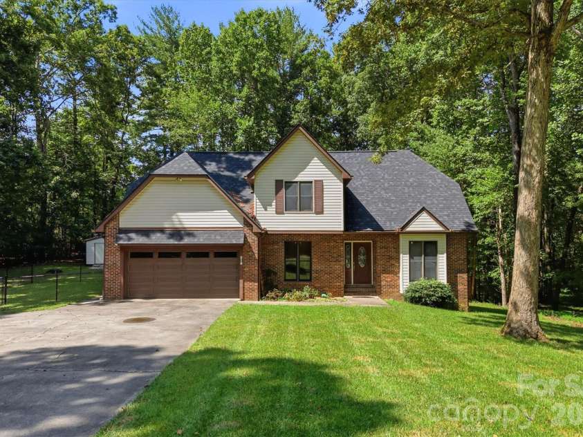 218 Westwood Drive, Morganton, NC 28655.  MLS# CAR4405977, YatesRealty ID 39370. 