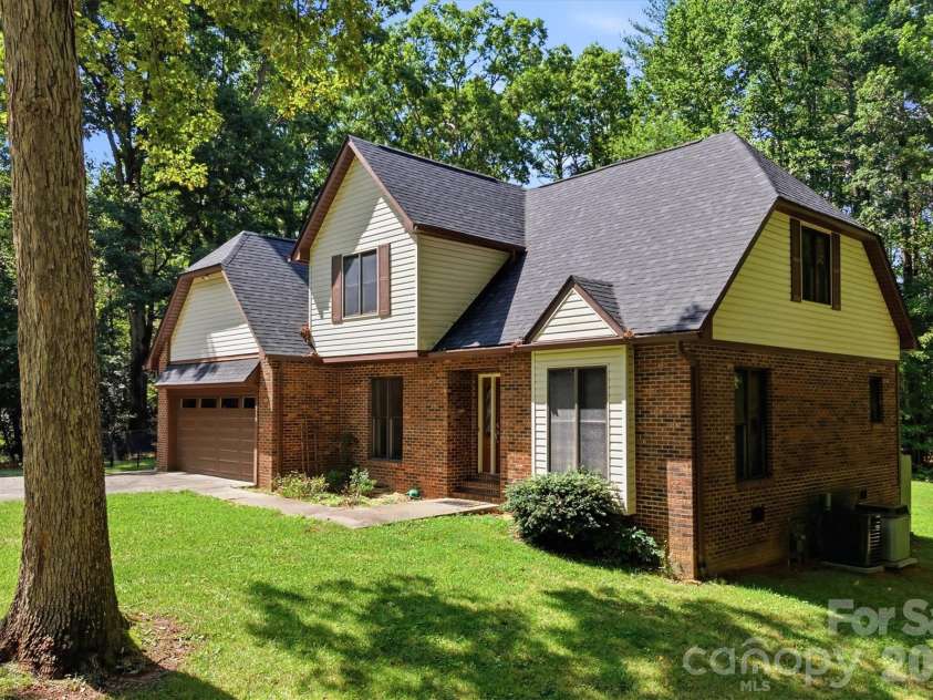 218 Westwood Drive, Morganton, NC 28655.  MLS# CAR4405977, YatesRealty ID 39370. 