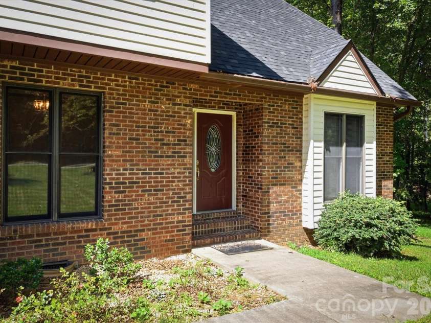 218 Westwood Drive, Morganton, NC 28655.  MLS# CAR4405977, YatesRealty ID 39370. 