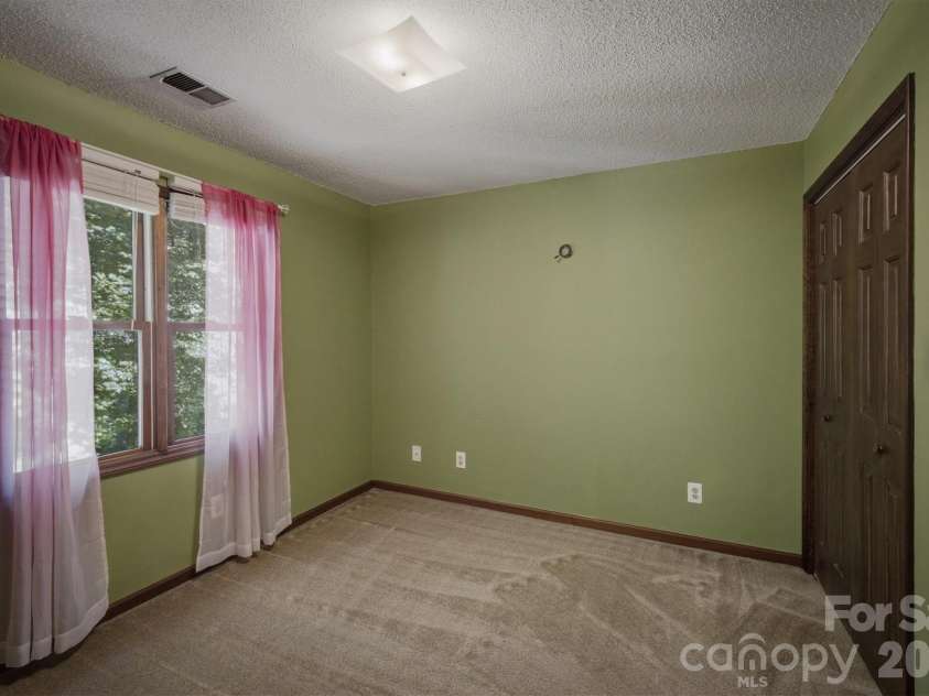 218 Westwood Drive, Morganton, NC 28655.  MLS# CAR4405977, YatesRealty ID 39370. 