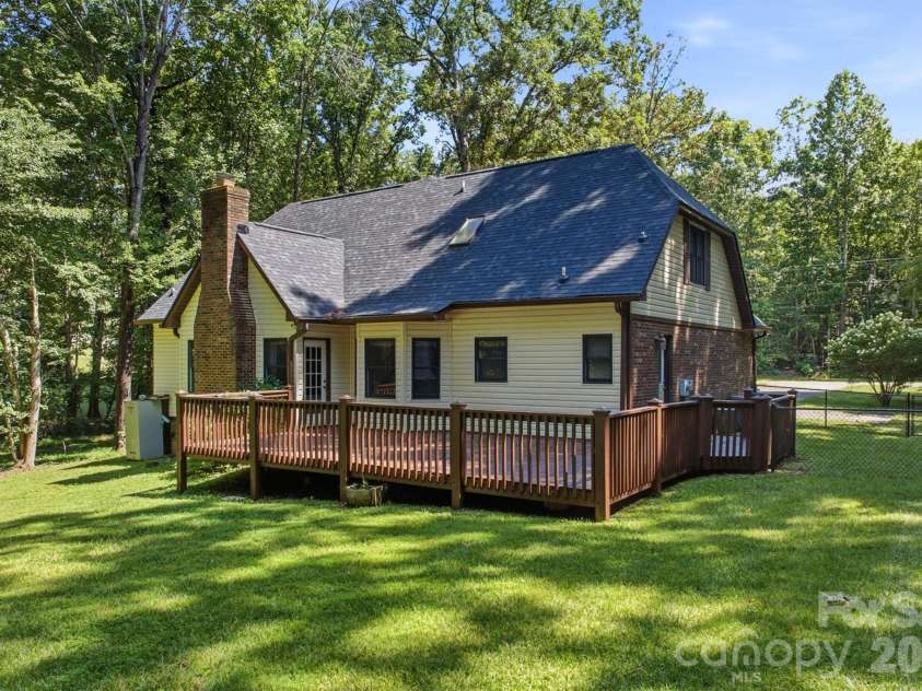 218 Westwood Drive, Morganton, NC 28655.  MLS# CAR4405977, YatesRealty ID 39370. 