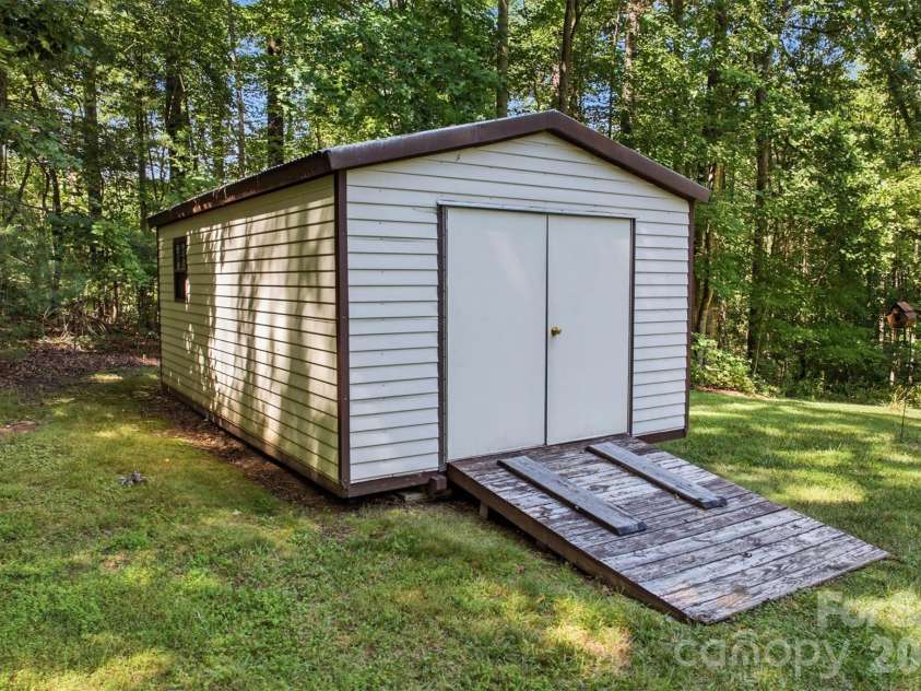 218 Westwood Drive, Morganton, NC 28655.  MLS# CAR4405977, YatesRealty ID 39370. 