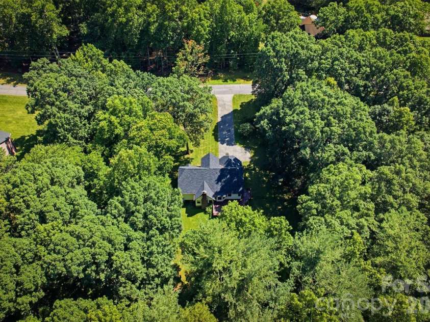 218 Westwood Drive, Morganton, NC 28655.  MLS# CAR4405977, YatesRealty ID 39370. 