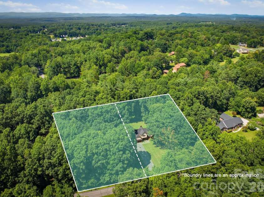 218 Westwood Drive, Morganton, NC 28655.  MLS# CAR4405977, YatesRealty ID 39370. 