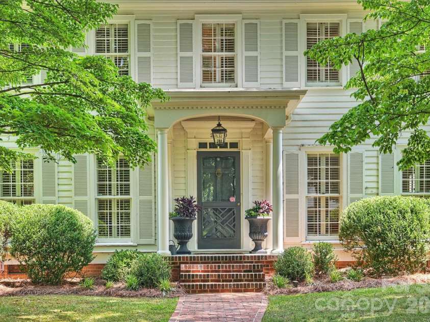 2830 Wickersham Road, Charlotte, NC 28211.  MLS# CAR4400716, YatesRealty ID 39371. 