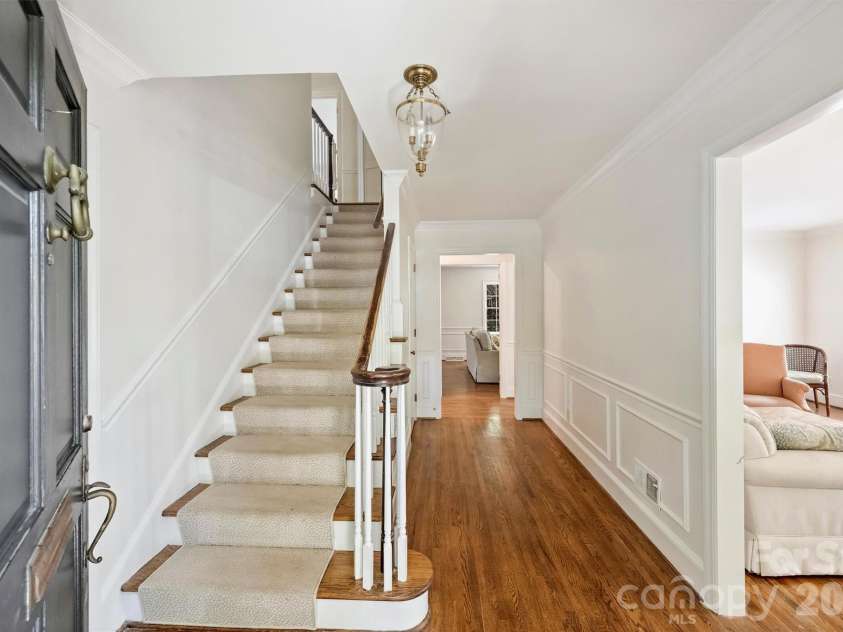 2830 Wickersham Road, Charlotte, NC 28211.  MLS# CAR4400716, YatesRealty ID 39371. 