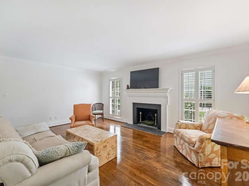 2830 Wickersham Road, Charlotte, NC 28211.  MLS# CAR4400716, YatesRealty ID 39371. 