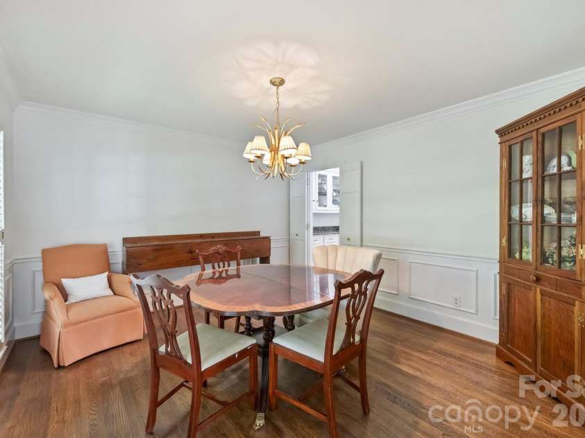 2830 Wickersham Road, Charlotte, NC 28211.  MLS# CAR4400716, YatesRealty ID 39371. 