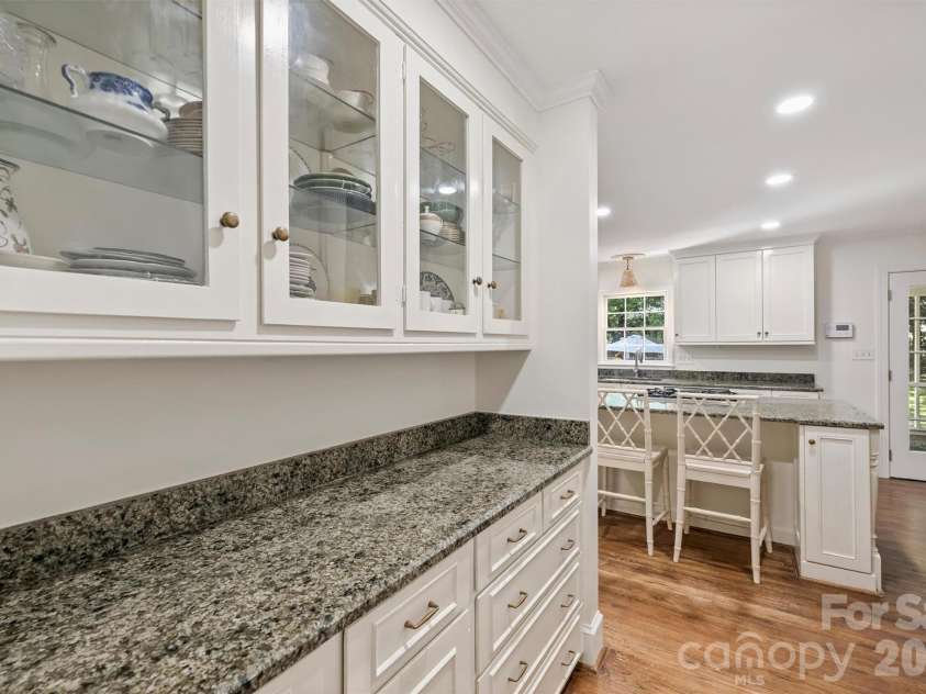 2830 Wickersham Road, Charlotte, NC 28211.  MLS# CAR4400716, YatesRealty ID 39371. 