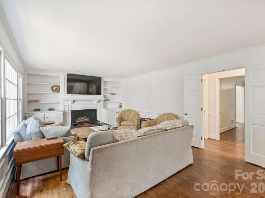2830 Wickersham Road, Charlotte, NC 28211.  MLS# CAR4400716, YatesRealty ID 39371. 