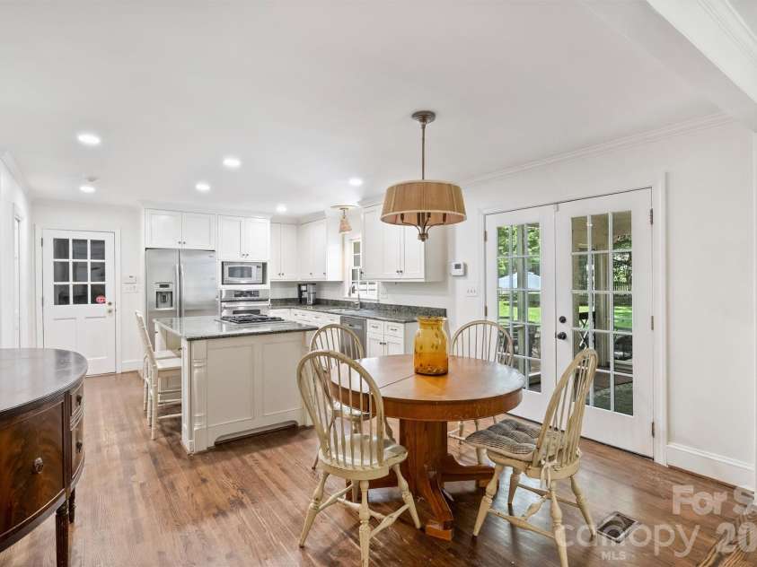 2830 Wickersham Road, Charlotte, NC 28211.  MLS# CAR4400716, YatesRealty ID 39371. 