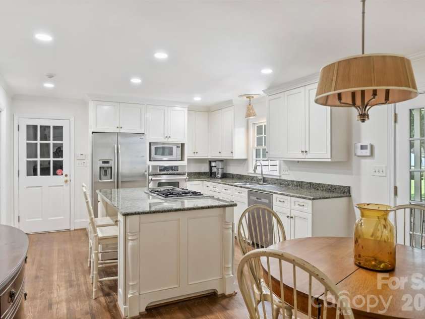 2830 Wickersham Road, Charlotte, NC 28211.  MLS# CAR4400716, YatesRealty ID 39371. 