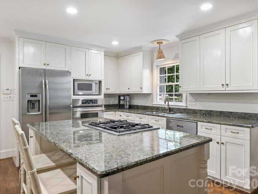 2830 Wickersham Road, Charlotte, NC 28211.  MLS# CAR4400716, YatesRealty ID 39371. 