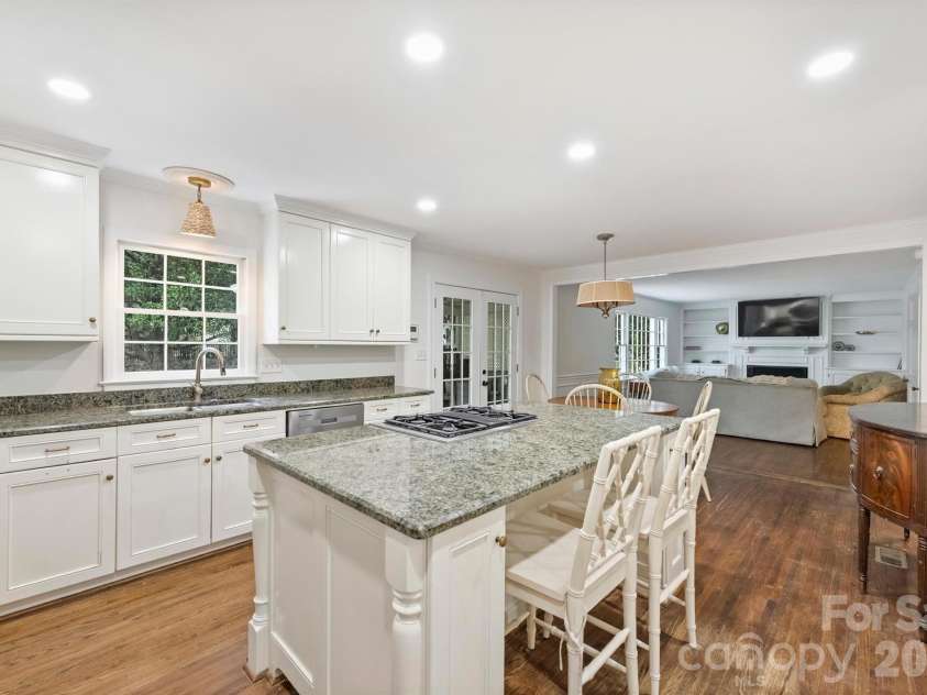 2830 Wickersham Road, Charlotte, NC 28211.  MLS# CAR4400716, YatesRealty ID 39371. 