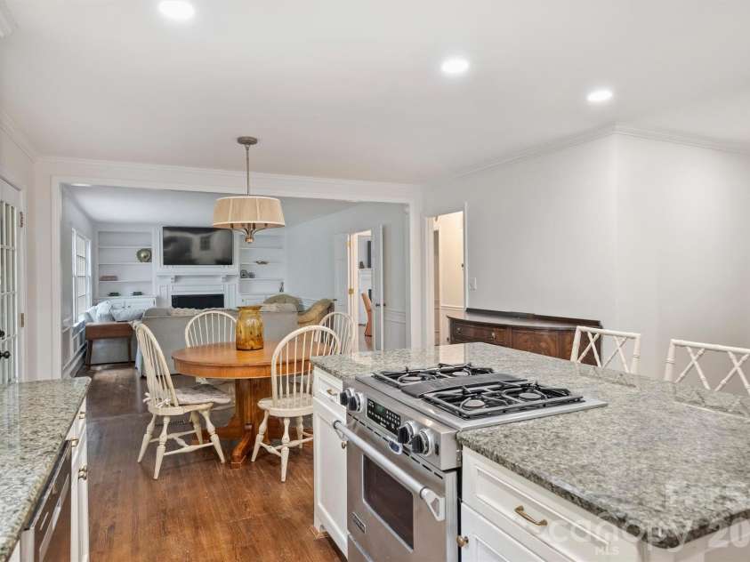 2830 Wickersham Road, Charlotte, NC 28211.  MLS# CAR4400716, YatesRealty ID 39371. 