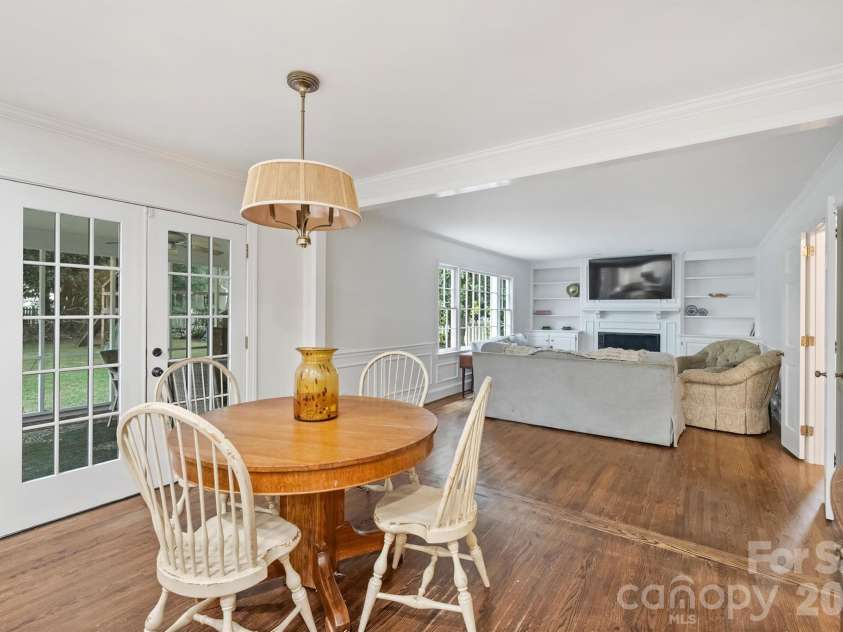 2830 Wickersham Road, Charlotte, NC 28211.  MLS# CAR4400716, YatesRealty ID 39371. 