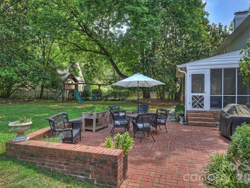 2830 Wickersham Road, Charlotte, NC 28211.  MLS# CAR4400716, YatesRealty ID 39371. 