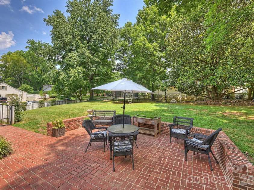 2830 Wickersham Road, Charlotte, NC 28211.  MLS# CAR4400716, YatesRealty ID 39371. 