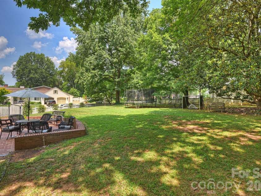 2830 Wickersham Road, Charlotte, NC 28211.  MLS# CAR4400716, YatesRealty ID 39371. 