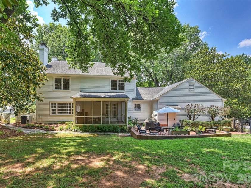 2830 Wickersham Road, Charlotte, NC 28211.  MLS# CAR4400716, YatesRealty ID 39371. 