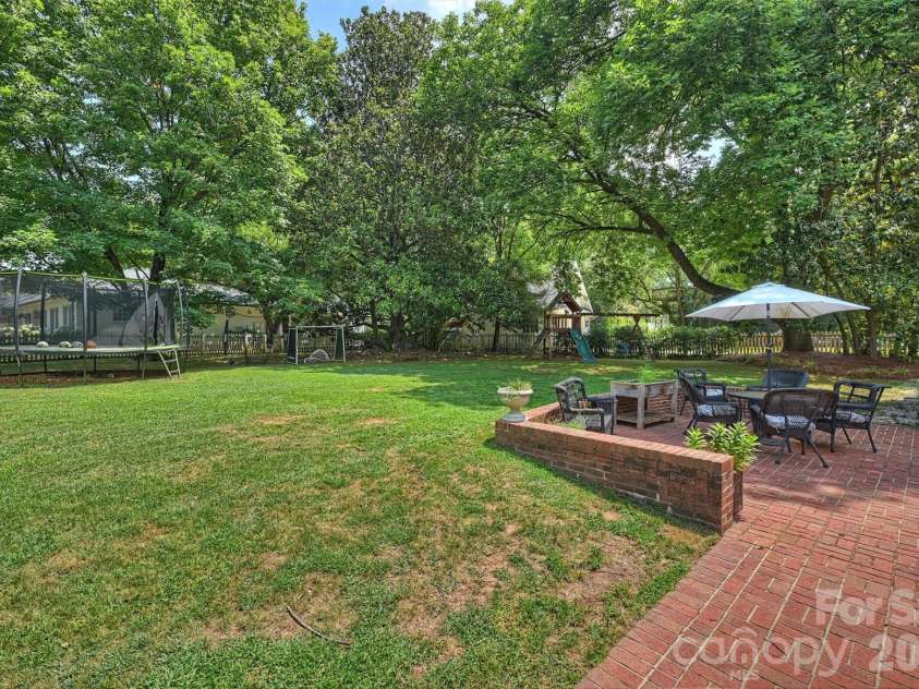 2830 Wickersham Road, Charlotte, NC 28211.  MLS# CAR4400716, YatesRealty ID 39371. 