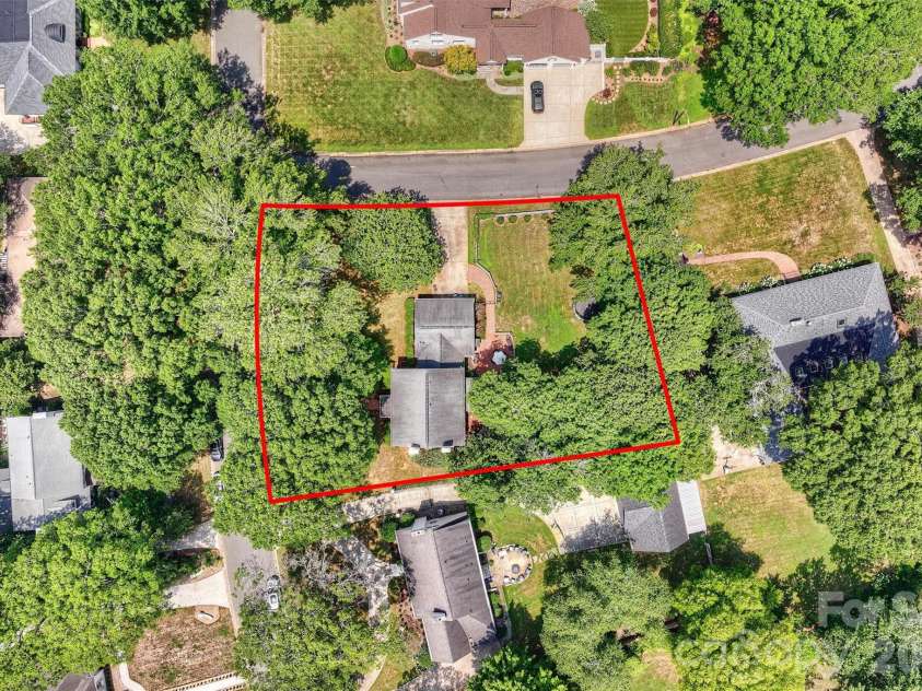 2830 Wickersham Road, Charlotte, NC 28211.  MLS# CAR4400716, YatesRealty ID 39371. 
