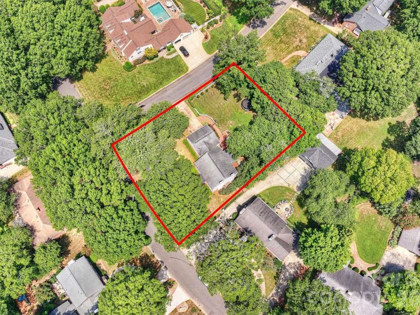 2830 Wickersham Road, Charlotte, NC 28211.  MLS# CAR4400716, YatesRealty ID 39371. 