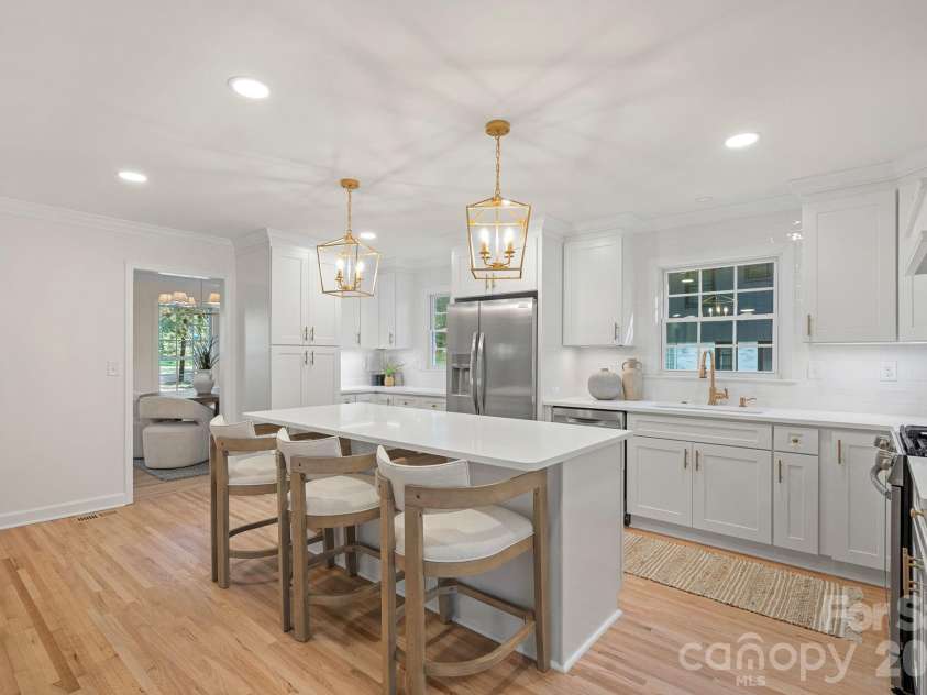 1100 Braeburn Road, Charlotte, NC 28211.  MLS# CAR4404806, YatesRealty ID 39372. 