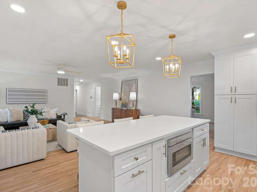 1100 Braeburn Road, Charlotte, NC 28211.  MLS# CAR4404806, YatesRealty ID 39372. 