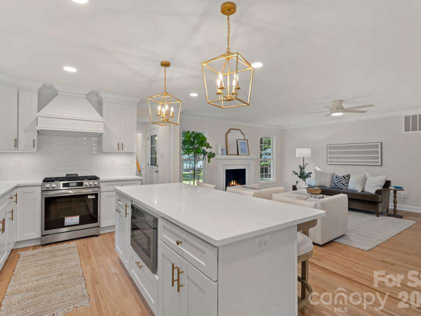 1100 Braeburn Road, Charlotte, NC 28211.  MLS# CAR4404806, YatesRealty ID 39372. 