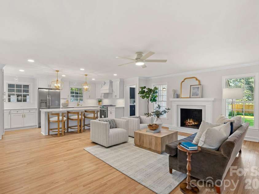 1100 Braeburn Road, Charlotte, NC 28211.  MLS# CAR4404806, YatesRealty ID 39372. 