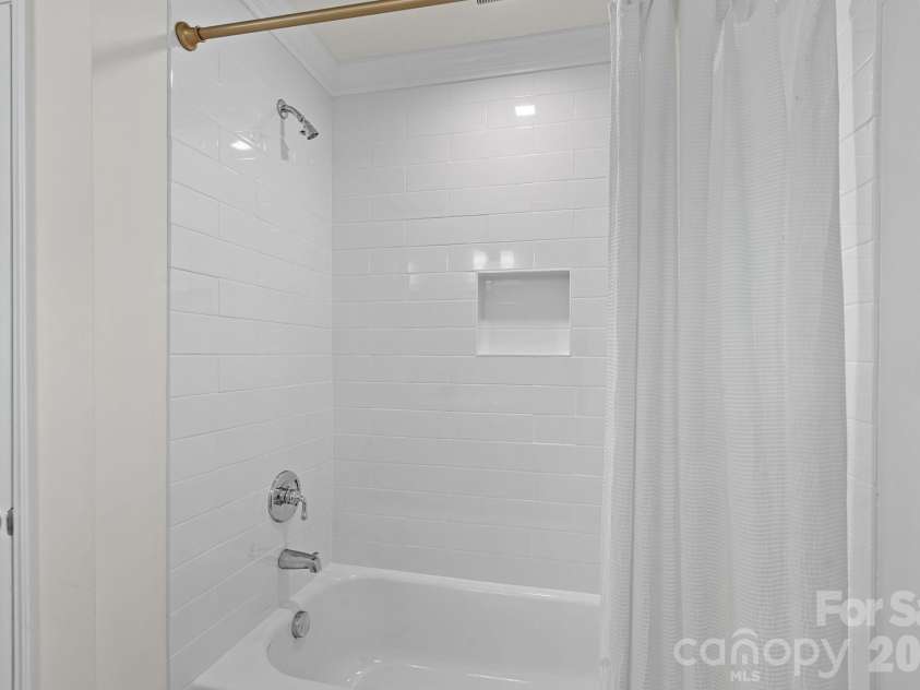 1100 Braeburn Road, Charlotte, NC 28211.  MLS# CAR4404806, YatesRealty ID 39372. 