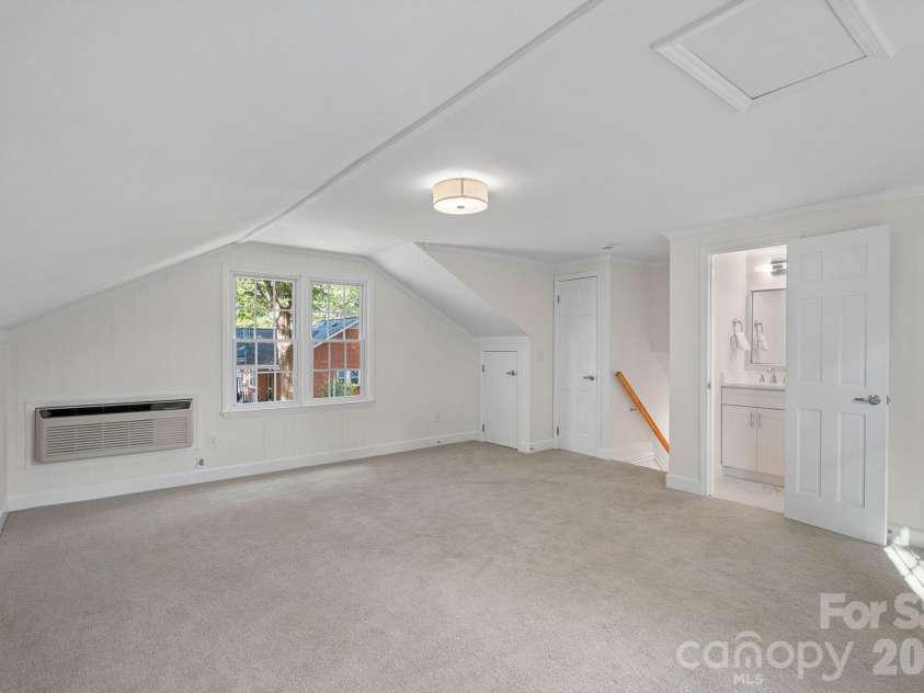 1100 Braeburn Road, Charlotte, NC 28211.  MLS# CAR4404806, YatesRealty ID 39372. 