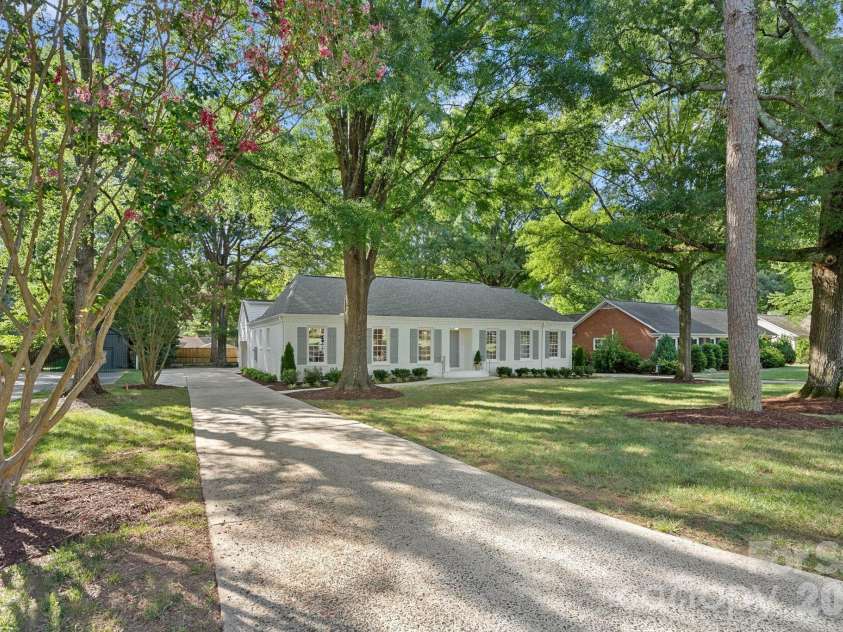 1100 Braeburn Road, Charlotte, NC 28211.  MLS# CAR4404806, YatesRealty ID 39372. 