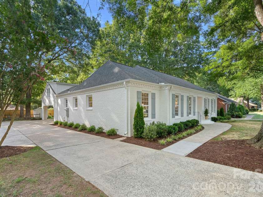 1100 Braeburn Road, Charlotte, NC 28211.  MLS# CAR4404806, YatesRealty ID 39372. 