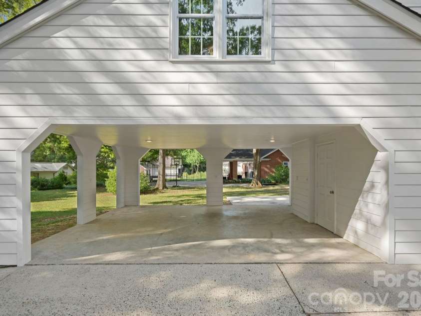 1100 Braeburn Road, Charlotte, NC 28211.  MLS# CAR4404806, YatesRealty ID 39372. 