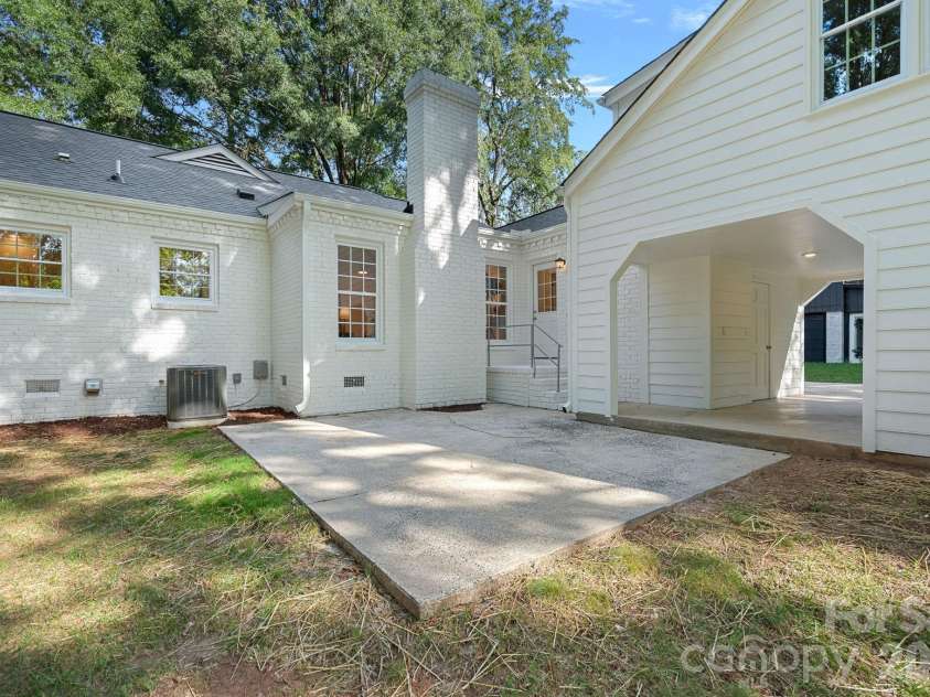 1100 Braeburn Road, Charlotte, NC 28211.  MLS# CAR4404806, YatesRealty ID 39372. 