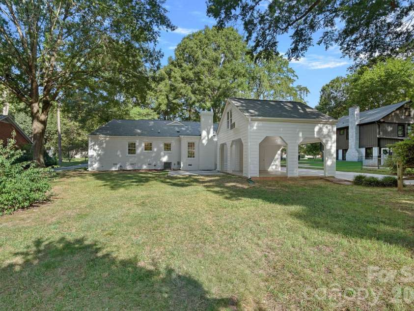 1100 Braeburn Road, Charlotte, NC 28211.  MLS# CAR4404806, YatesRealty ID 39372. 