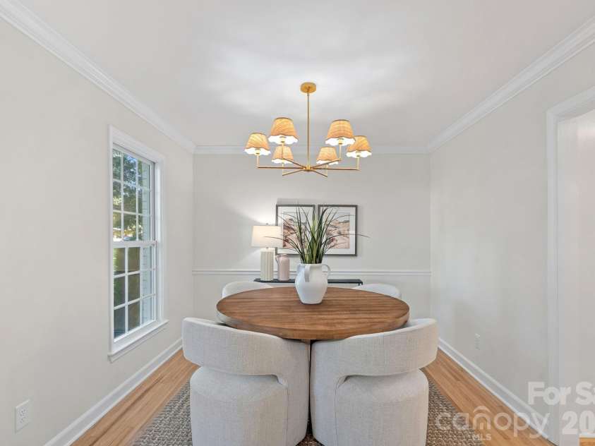 1100 Braeburn Road, Charlotte, NC 28211.  MLS# CAR4404806, YatesRealty ID 39372. Dining room