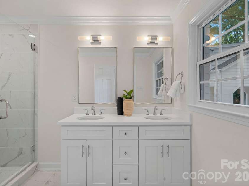 1100 Braeburn Road, Charlotte, NC 28211.  MLS# CAR4404806, YatesRealty ID 39372. Primary bath