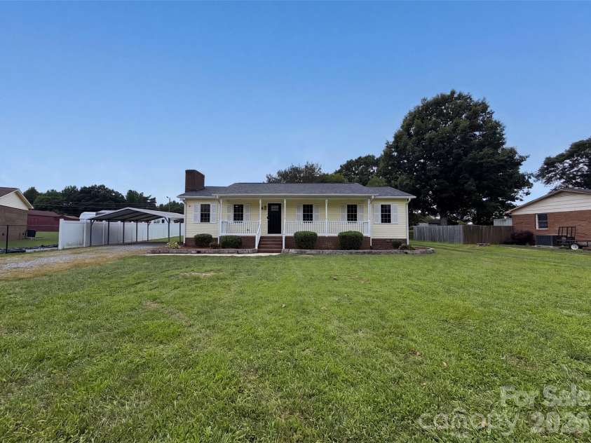 642 Lancer Court, Concord, NC 28027.  MLS# CAR4406082, YatesRealty ID 39375. 