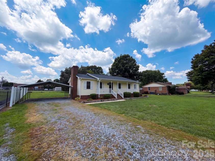 642 Lancer Court, Concord, NC 28027.  MLS# CAR4406082, YatesRealty ID 39375. 
